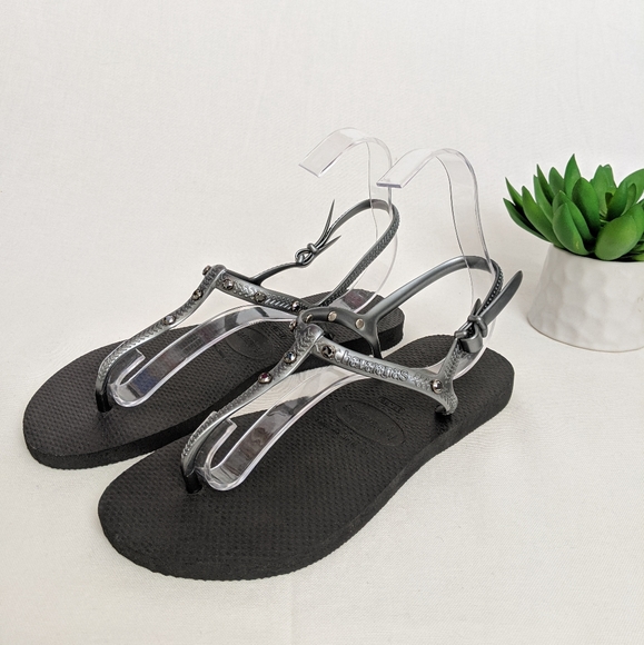 black studded havaianas